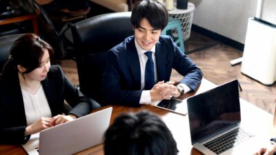 ファシリテーションとは? ムダな会議にしないための上手な進め方